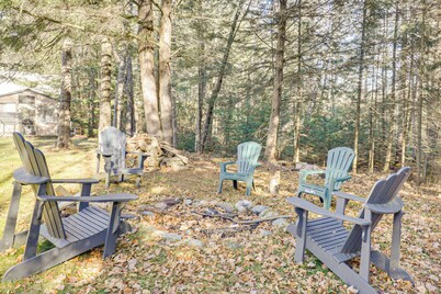 Year-round Chain of Lakes Retreat! Northwoods Home