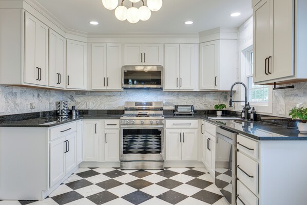 Interior - Explore Cleveland Attractions! Family-focused Home (Shaker Heights)