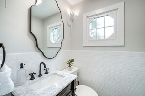 Interior - Explore Cleveland Attractions! Family-focused Home (Shaker Heights)