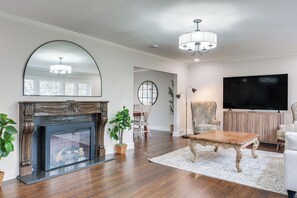 Interior - Explore Cleveland Attractions! Family-focused Home (Shaker Heights)