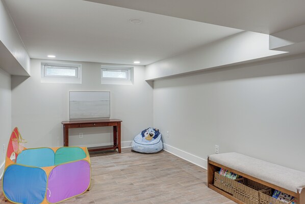 Interior - Explore Cleveland Attractions! Family-focused Home (Shaker Heights)