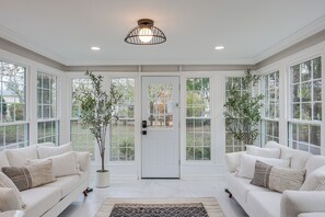 Interior - Explore Cleveland Attractions! Family-focused Home (Shaker Heights)