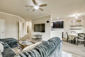 Interior - Traveling Pros Hub: Extended Stay in Houston (Houston)