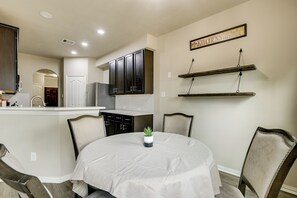 Interior - Traveling Pros Hub: Extended Stay in Houston (Houston)