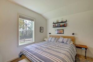 House (1 Bedroom) | Interior - Hike & Relax Fireside: Nordland Gem w/ Deck & Yard (Nordland)