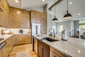 Interior - Luxe Home w/ Hot Tub and Views in Winter Park! (Winter Park)