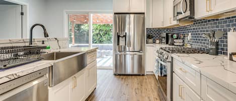 المنشأة من الداخل