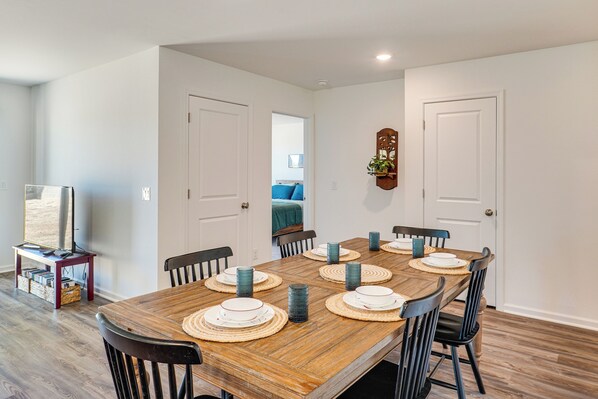 House (3 Bedrooms) | Interior