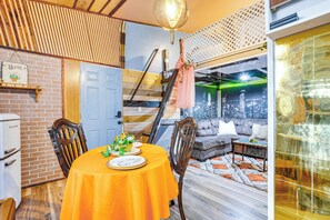 Interior - Upper Clinton Hill Studio! Walk to Eats & Shops (Newark)