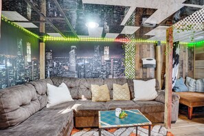 Interior - Upper Clinton Hill Studio! Walk to Eats & Shops (Newark)