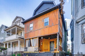 Interior - Upper Clinton Hill Studio! Walk to Eats & Shops (Newark)