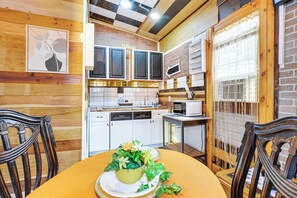 Interior - Upper Clinton Hill Studio! Walk to Eats & Shops (Newark)