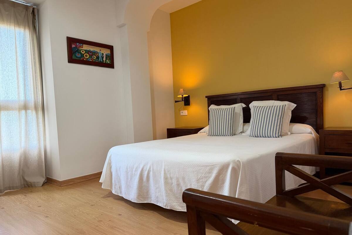 Suite supérieure, balcon, vue sur la plage | Coffre-fort, rideaux d’obscurcissement, système d’insonorisation