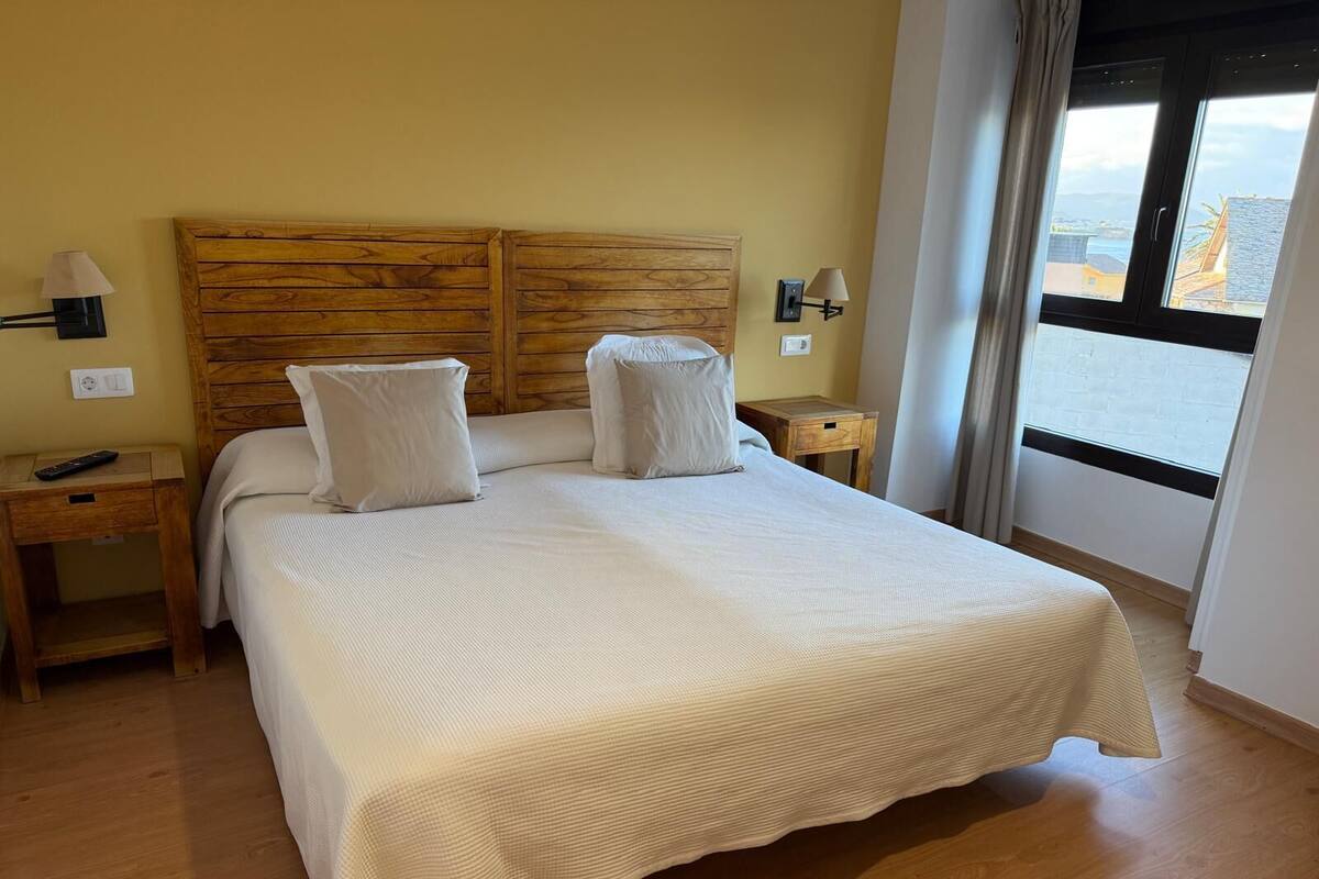 Chambre de base double, vue partielle sur la mer | Coffre-fort, rideaux d’obscurcissement, système d’insonorisation