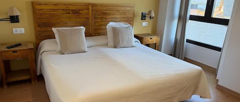 Basic Double Room, Partial Sea View | In-room safe, blackout drapes, soundproofing, free WiFi