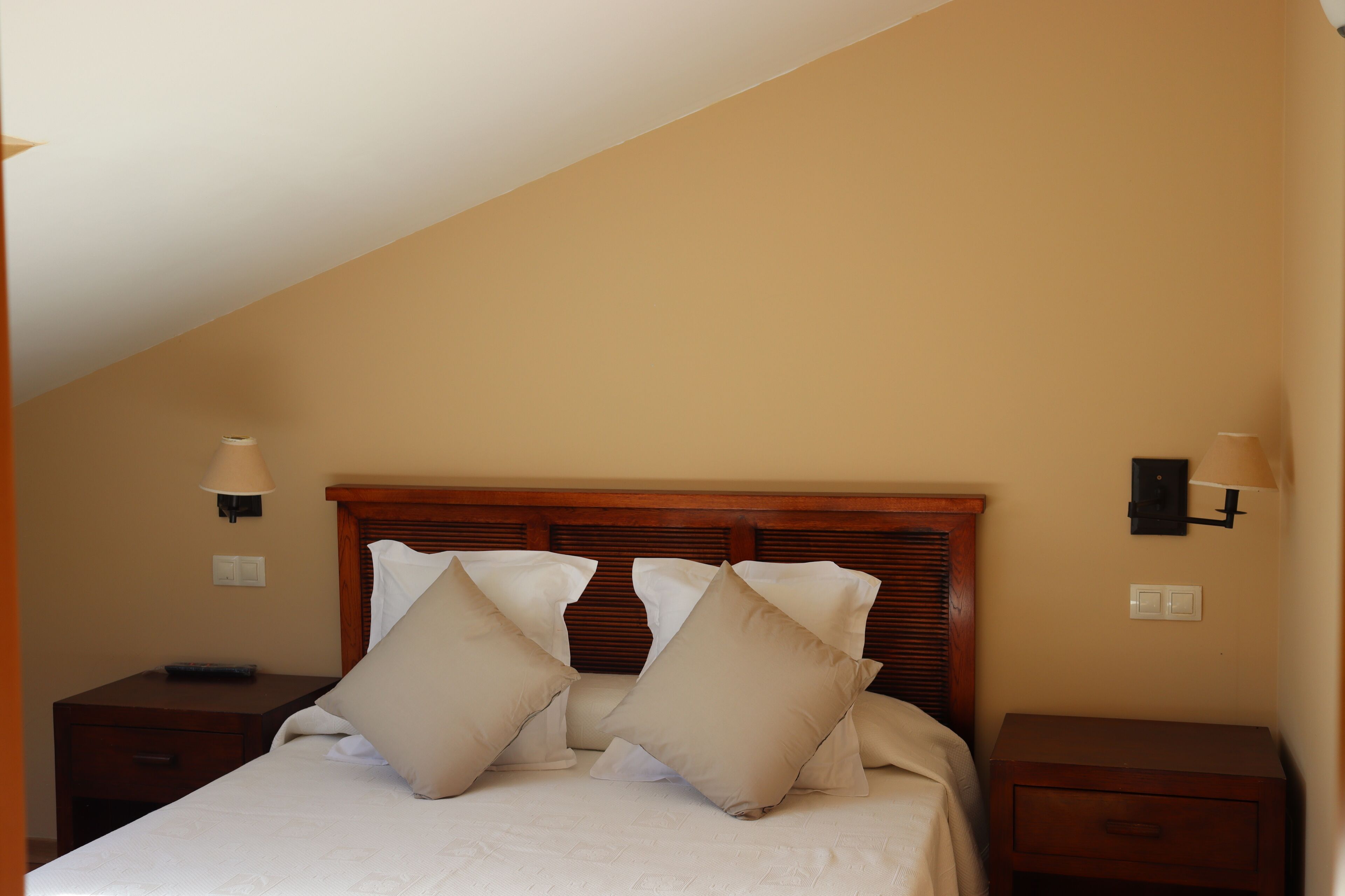 Habitación estándar doble, vistas al mar | Caja fuerte, cortinas opacas, sistema de insonorización y wifi gratis