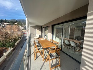 Outdoor dining - Kosmic 702 by Avecoeur (Roquebrune-Cap-Martin)