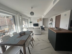Living area - Kosmic 702 by Avecoeur (Roquebrune-Cap-Martin)