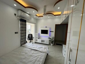 Desk, soundproofing, iron/ironing board, free WiFi - City view hotel and Apartment  (Rajshahi)