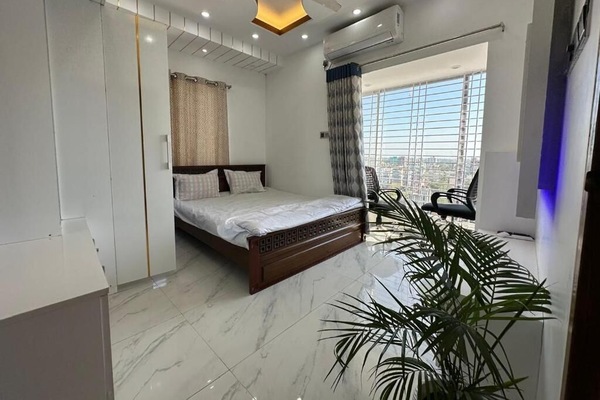 Desk, soundproofing, iron/ironing board, WiFi (free)