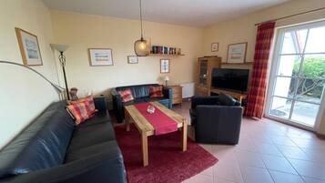 Fernseher, Kamin, Stereoanlage