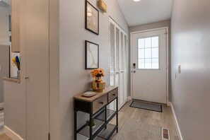 Interior - Calgary NW Townhouse | Projector & Game Room (Calgary)