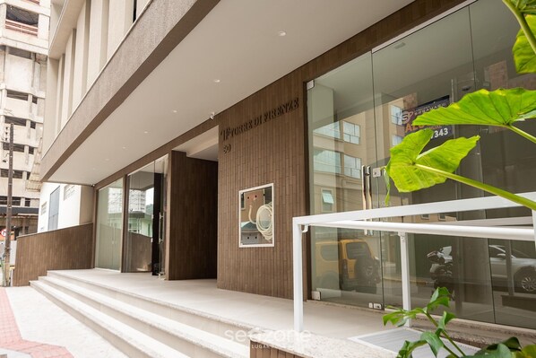 Eenvoudig appartement | Details aan de buitenkant