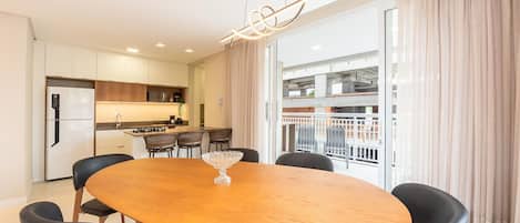 Basic Apartment | Dining