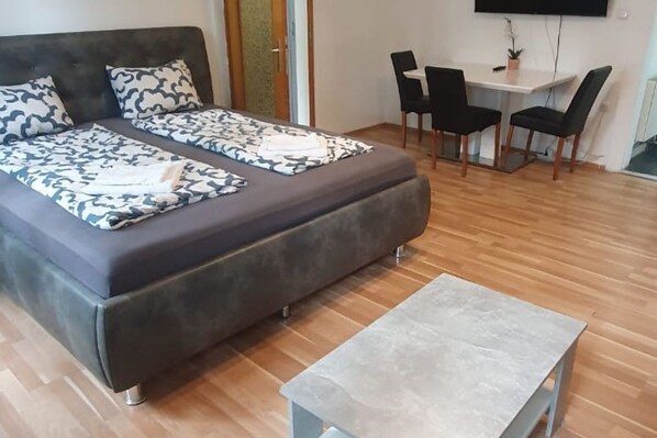 2 bedrooms, WiFi, bed sheets