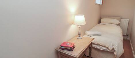 2 bedrooms, individually decorated, individually furnished, free WiFi