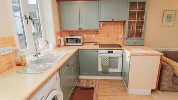 Cottage | Private kitchen | Cookware/dishes/utensils