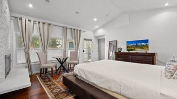 3 chambres, fer et planche à repasser, Wi-Fi gratuit, draps fournis