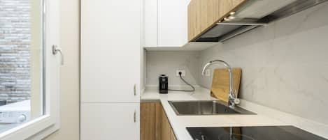 Kühlschrank, Mikrowelle, Ofen, Geschirrspüler