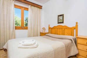 3 bedrooms, iron/ironing board, WiFi, bed sheets - Finca Can Daniel, pool, A/C, Wifi, close to the beach 4 km, quiet location, 3 bedrooms. (Pollenca)