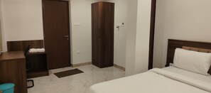 豪華雙人房 | 隔音、免費 Wi-Fi