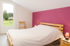 2 chambres, fer et planche à repasser, Wi-Fi, draps fournis