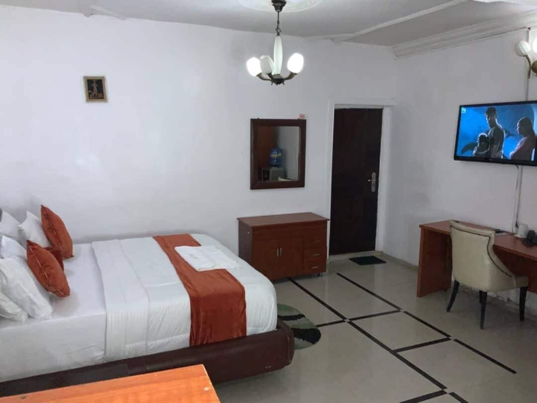 标准单人房 | 办公桌、笔记本电脑工作区、遮光窗帘、熨斗/熨衣板