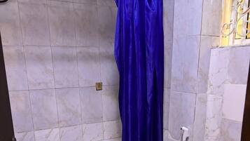 Toallas, jabón, papel higiénico