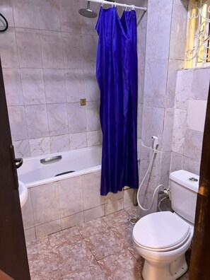 مناشف، صابون، ورق حمّام