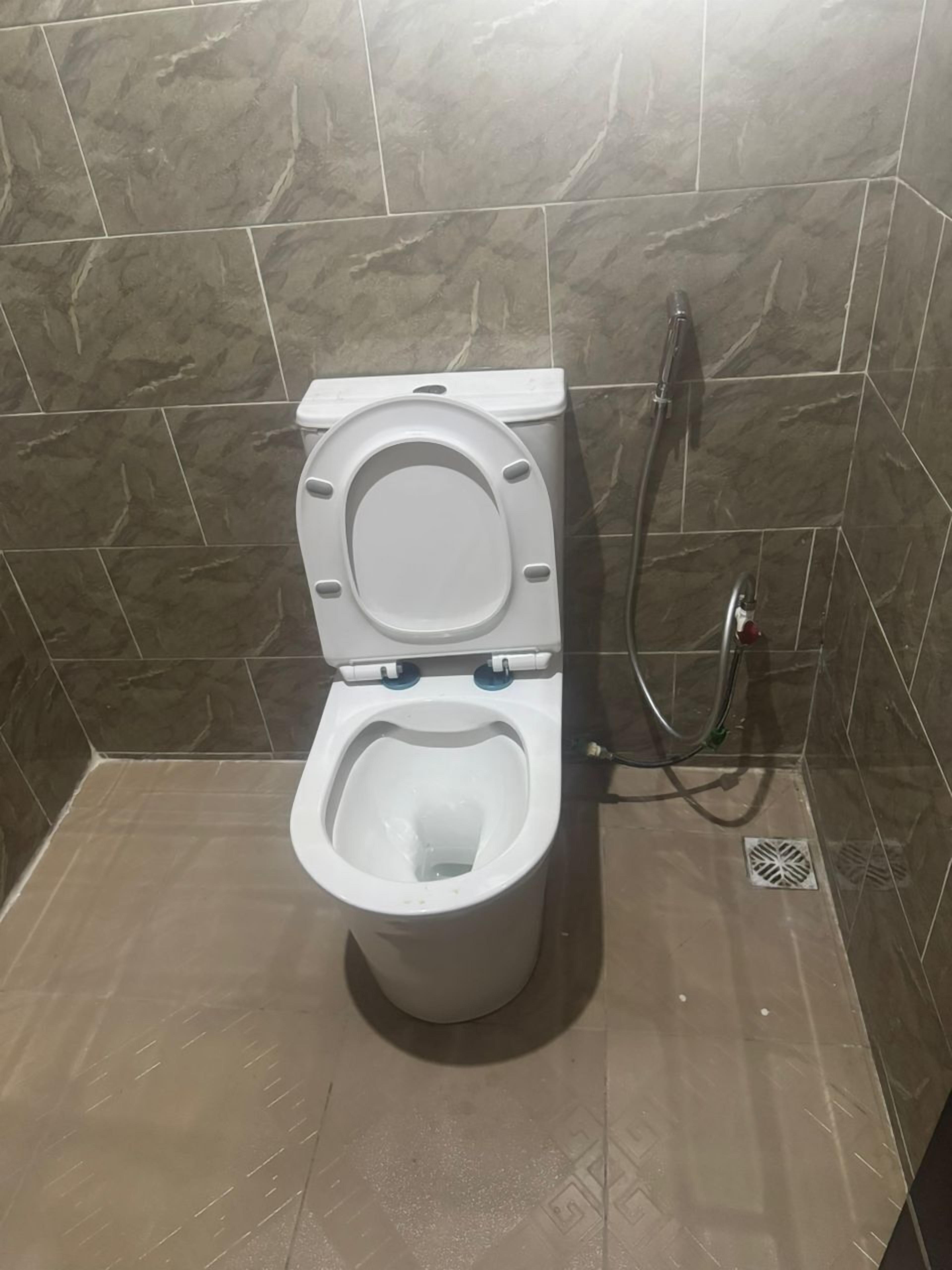 Khăn tắm, xà phòng, giấy vệ sinh 