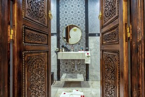 Hair dryer, towels - Elegant Riad Musée: Authentic Marrakech Charm in the Medina (marrakech)