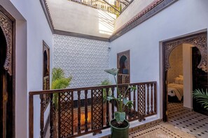 Terrace/patio - Elegant Riad Musée: Authentic Marrakech Charm in the Medina (marrakech)