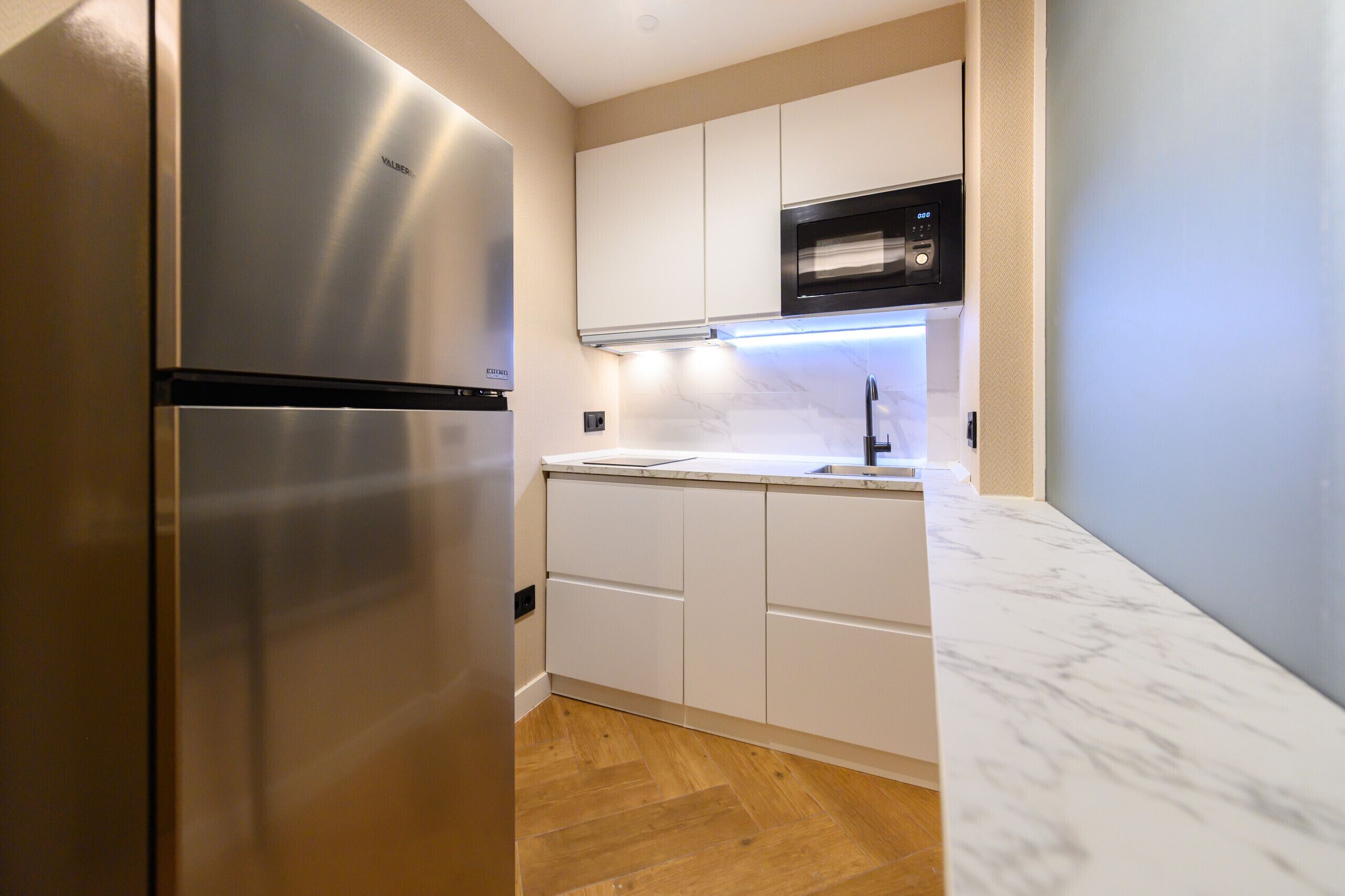 Fridge, microwave, dishwasher, coffee/tea maker