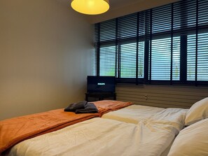 WiFi, bed sheets