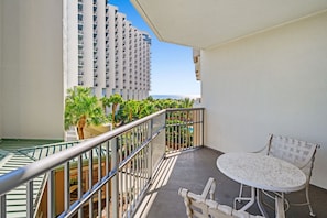 Outdoor dining - Royale Palms 205H Studio Oceanview w/Pool (Myrtle Beach)