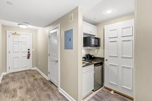 Microwave, coffee/tea maker - Royale Palms 205H Studio Oceanview w/Pool (Myrtle Beach)
