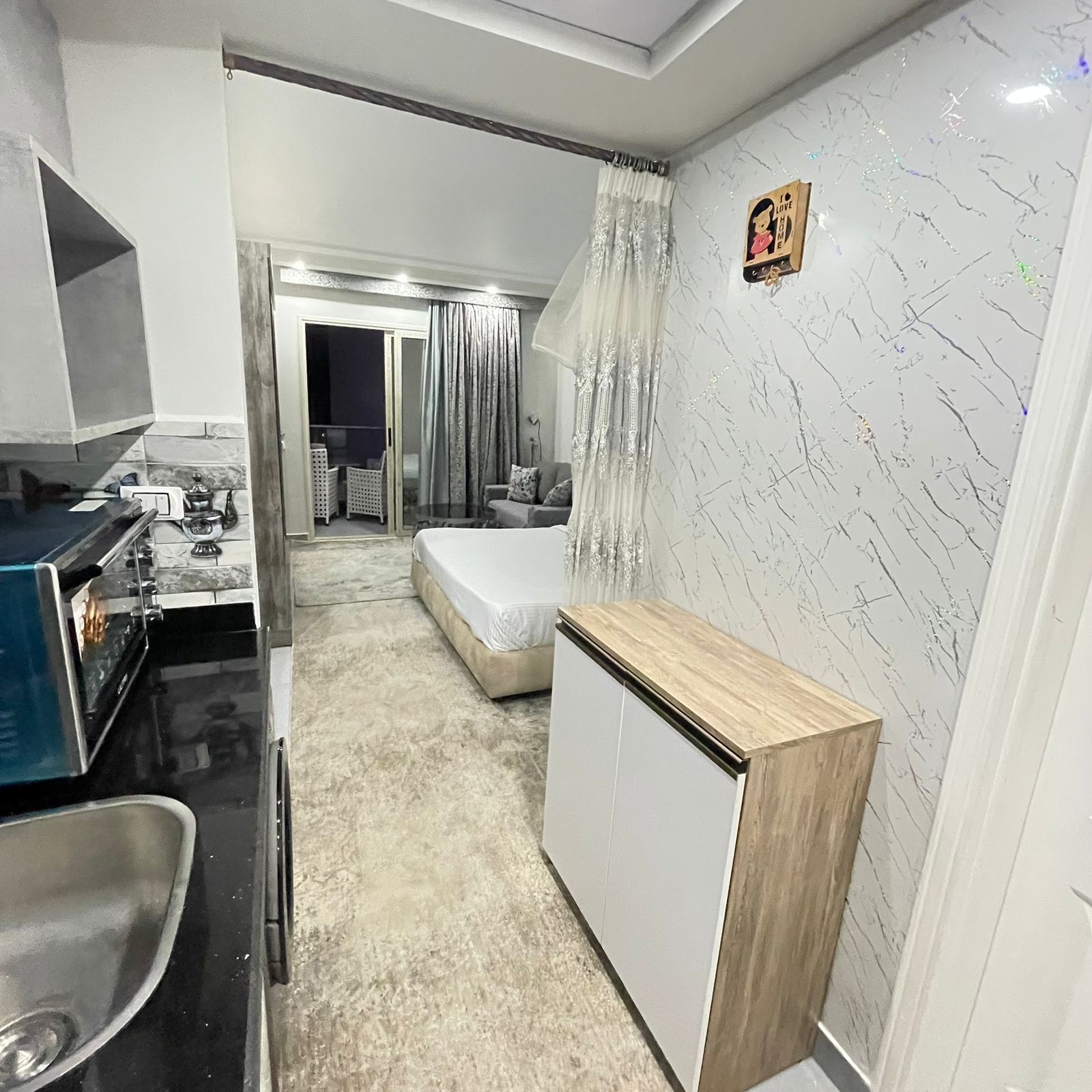 Iron/ironing board, WiFi, bed sheets