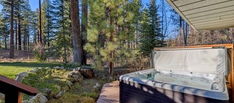 MK282-Chimney Rock Hideaway, Hot Tub, Fire Pit, Ping Pong, Backs to Forest!