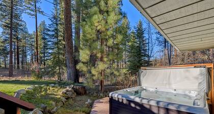 MK282-Chimney Rock Hideaway, Hot Tub, Fire Pit, Ping Pong, Backs to Forest!