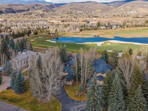 Golf - 4BR Mountain Retreat, Private Hot tub, on Arrowhead Free Skier Shuttle (Edwards)